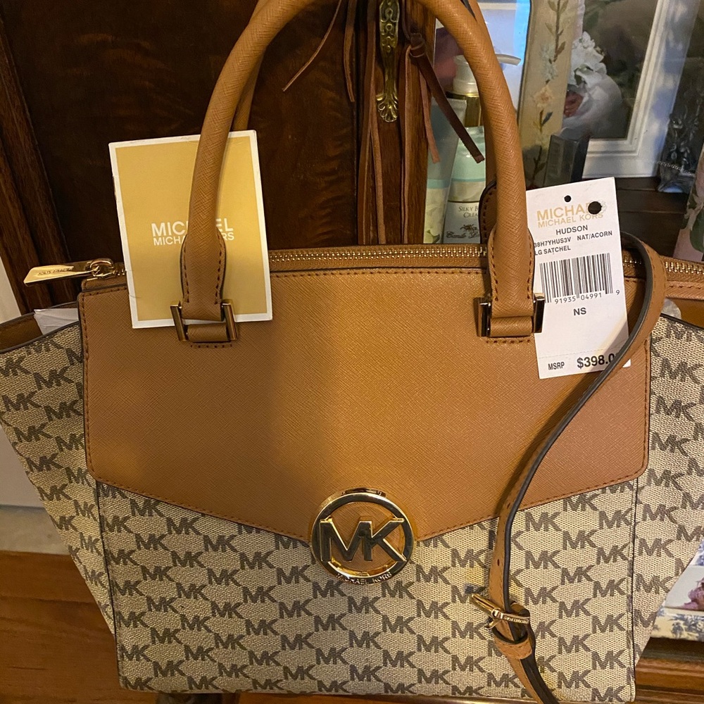 Beautiful practically brand new Michael Kors bag